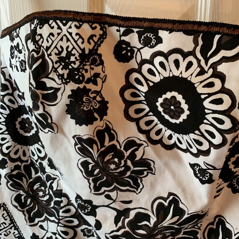 White House Black Market Black and White Floral Strapless Top - Picture 2 of 11